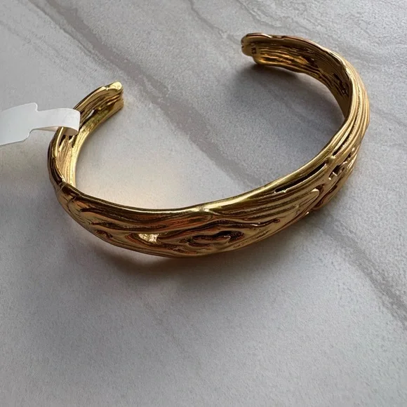 Kendra Scott Vintage Gold cuffed buffed bracelet- NWT - Picture 3 of 3